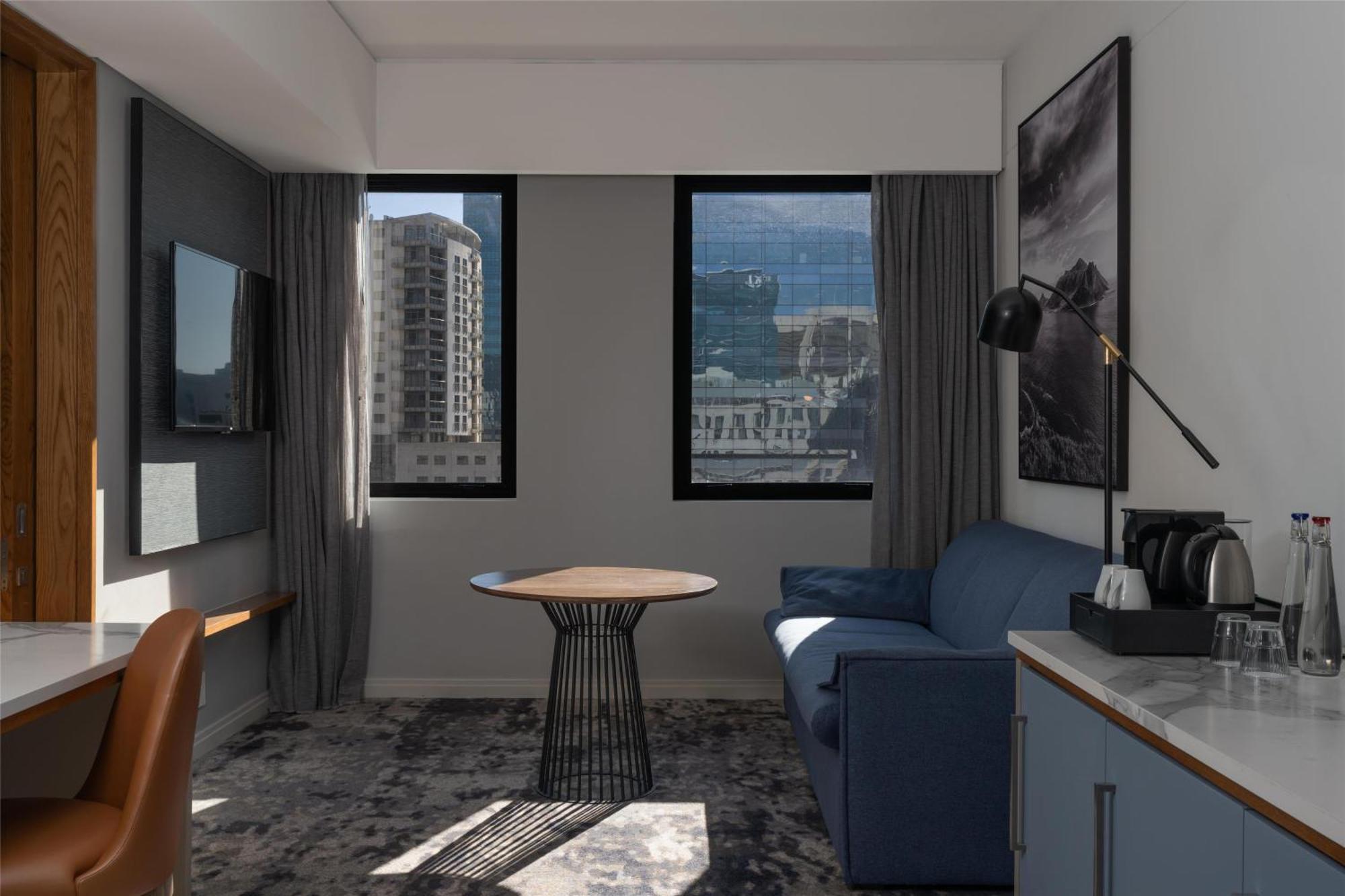 Radisson Foreshore 4*